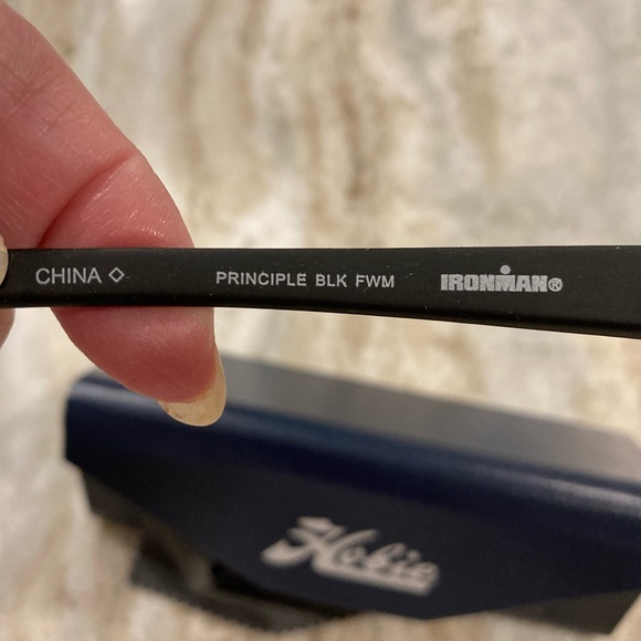 Ironman sunglasses from Foster Grant with case and cleaning cloth - Picture 5 of 6